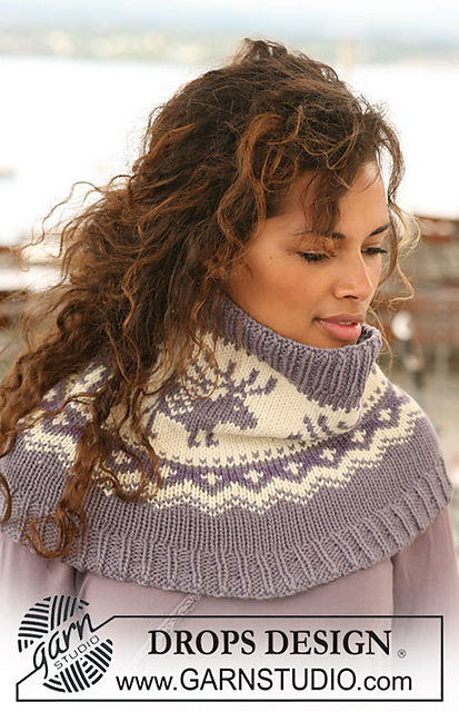 0-707 Neck warmer with reindeer pattern