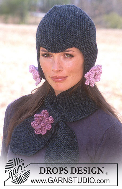 93-16 b - Scarf with crochet rosettes