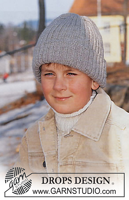 s12-37 Hat knitted in rib
