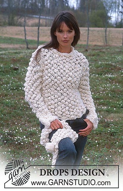 92-9 a - Sweater in blackberry pattern