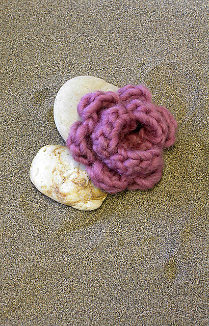Ravelry: 0 115 Crochet flower rosette pattern by DROPS design