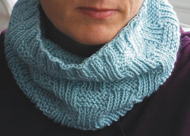 Wavy Rib Cowl