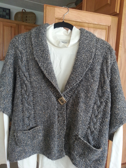 1820 - Ladies' Short-Sleeved Jacket With V-Neck In Tweed Style