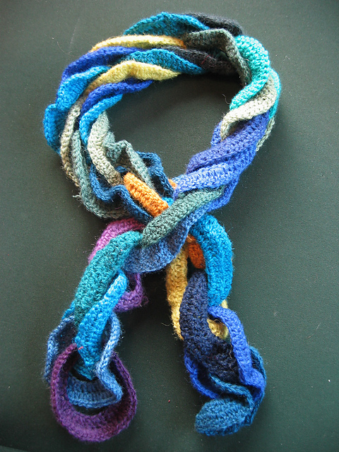 Circle scarflette