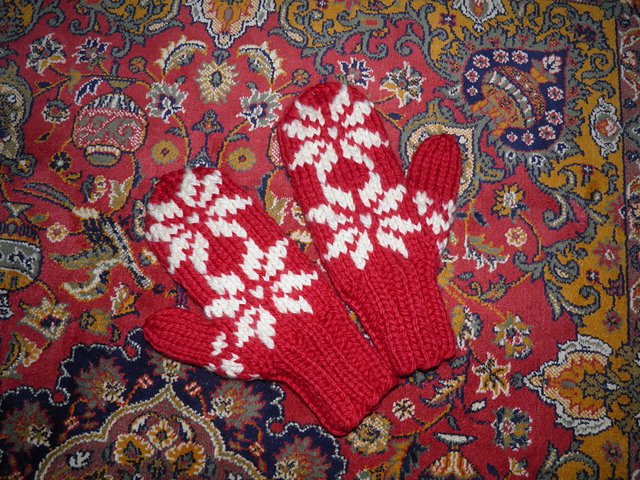 Stella polaris mittens
