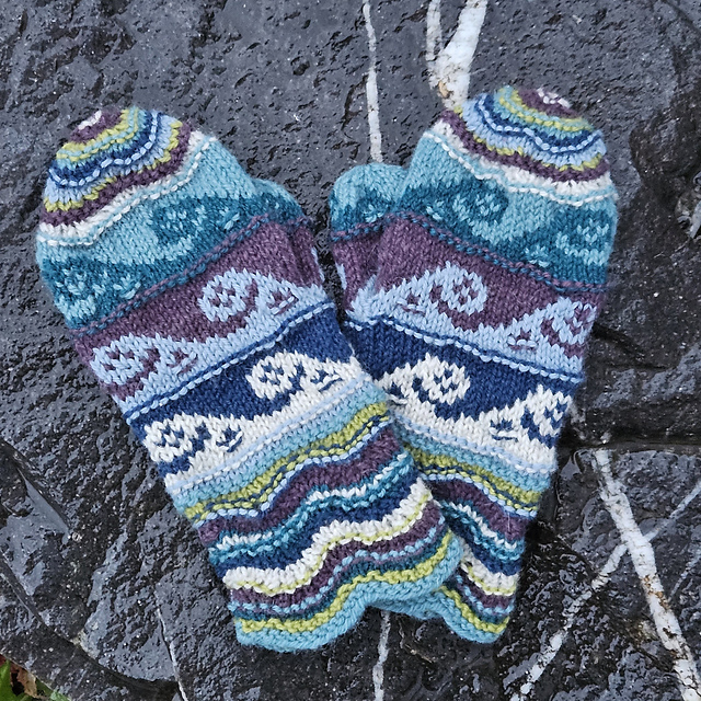 Companion mittens #3 - big waves