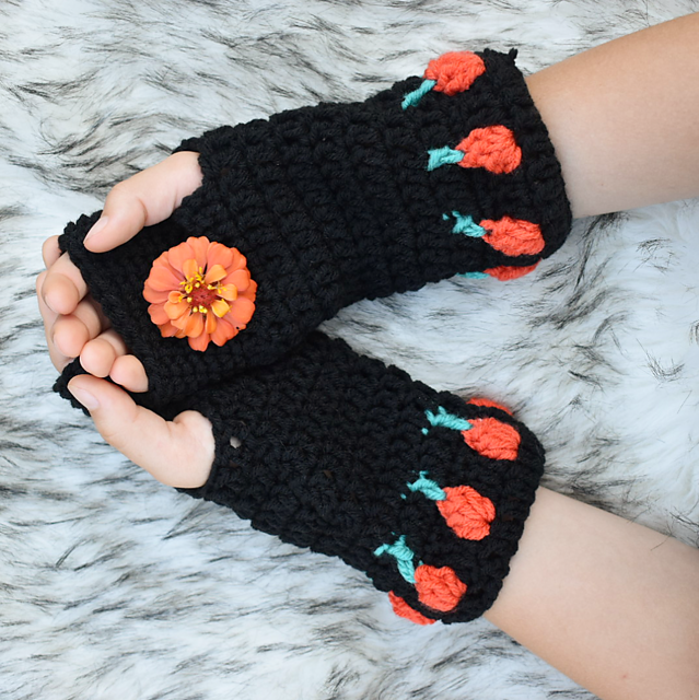 Marvelous Pumpkin Fingerless Gloves