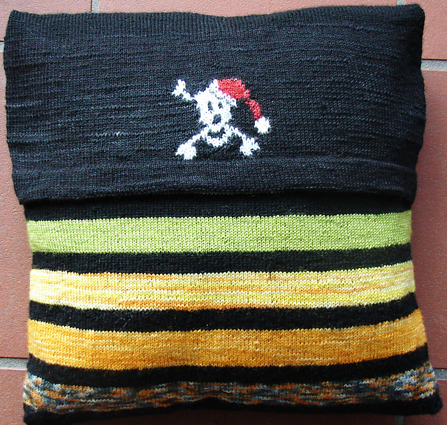 Yuletide Charts: Jolly Santa Skull