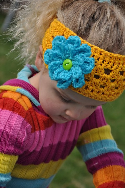 Blooming headband with flower