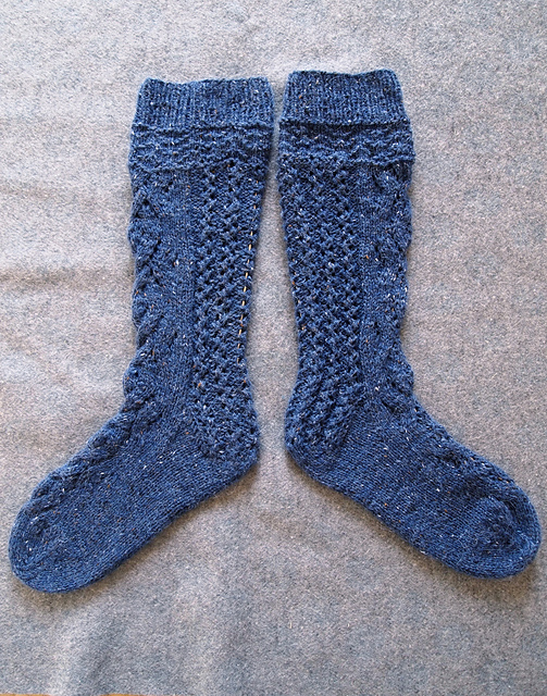 Lover's Knot High Socks