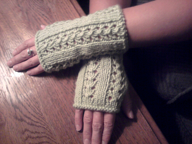 F196 Patterned Fingerless Gloves