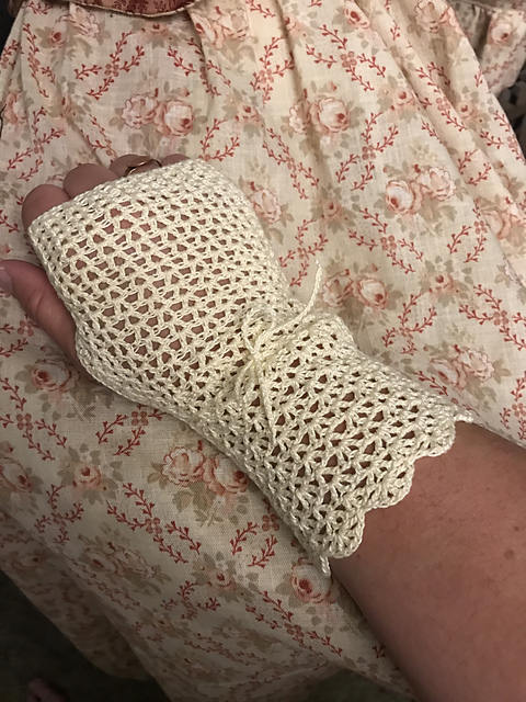Queen Anne's Lace Gloves