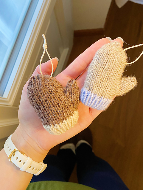 Merry Mini Mitten