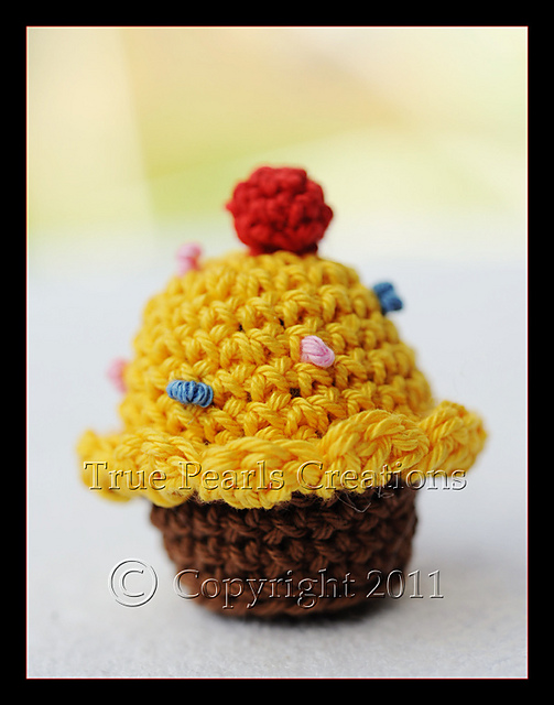 Amigurumi mini cupcake