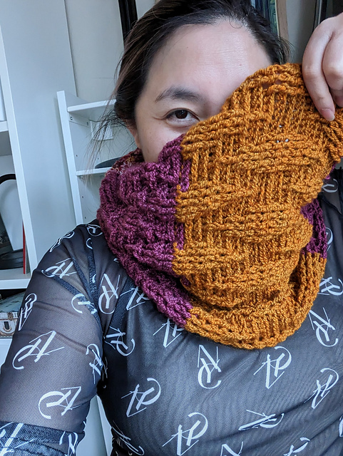 Embossed Diamonds Cowl