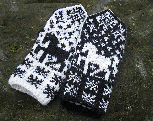 Pony for Christmas mittens