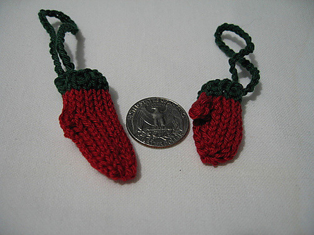 Tiny Christmas Mitten