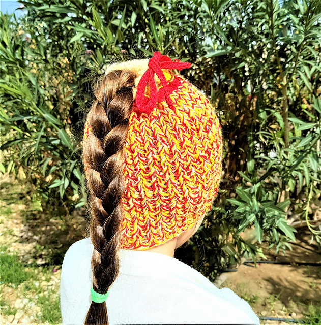 Pony tail hat on drawstring