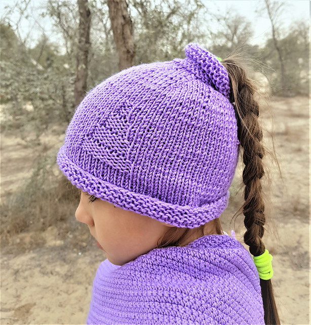 Ponytail hat with a herringbone