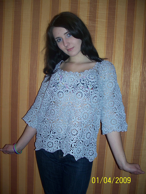Blusa em motivos de croche