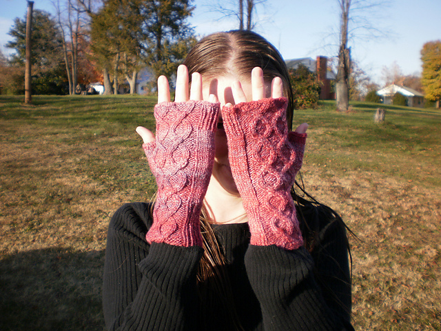 Ana's Incarnate Mitts