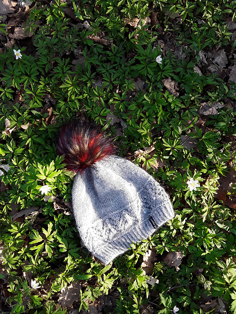 YUKI hat