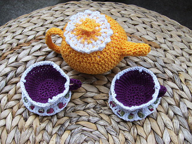 La théière et les tasses à thé
