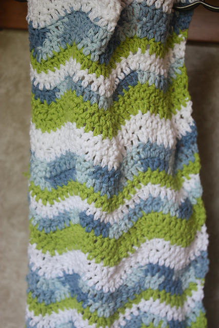 Lazy Wave Hand Towel