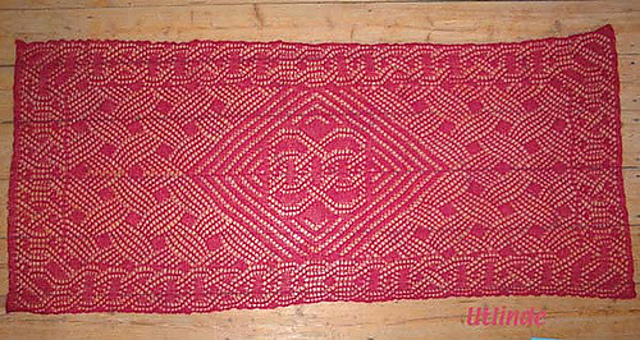 Stola mit arabesker Borte und Mitte/ Stole with arabesque edging and middle