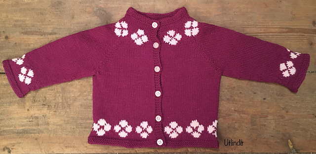 Babyjacke mit Blumen
