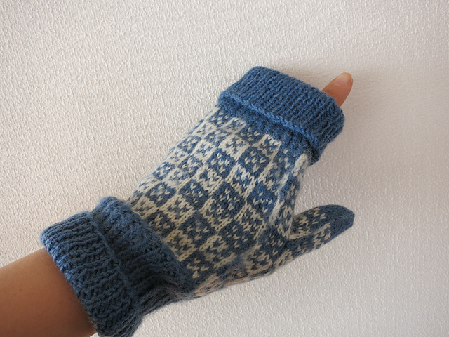Snowy Tokyo Mitts