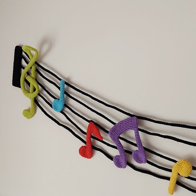 Ravelry: Music garland pattern by Diana Limpens