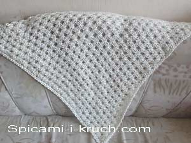 Shawl Tied with a Solomon Knot