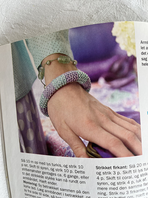 Strikket betræk til armbånd