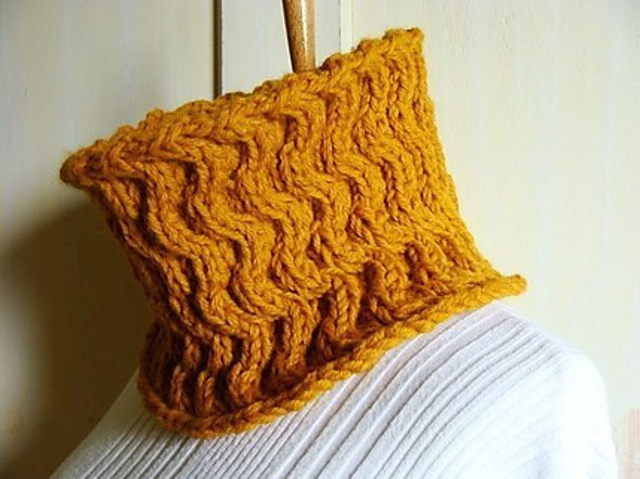 Wavy Cowl