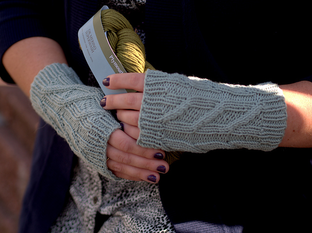 F532 DK Merino Fingerless Mitts