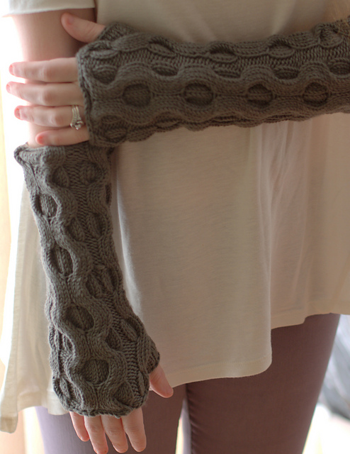 F647 Fingerless Mitts