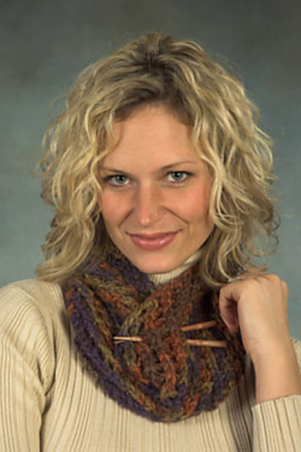 F285 Baby Alpaca Grande Eyelet Cowl