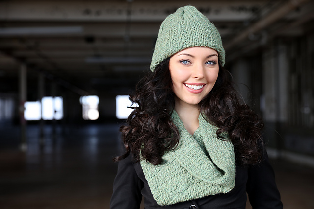 3034 Hat & Cowl Set