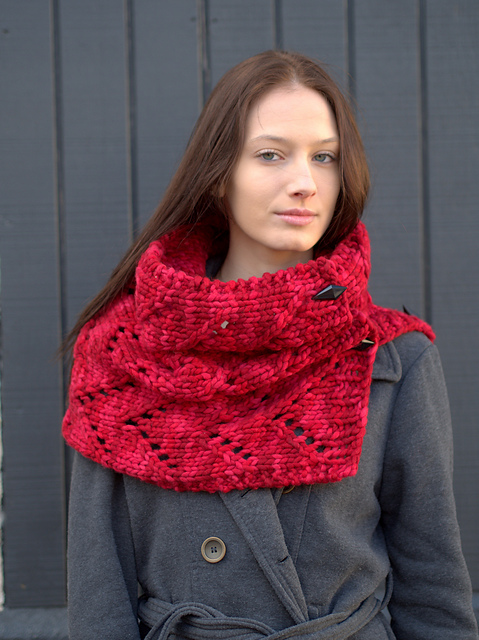 3132 Lace Cowl