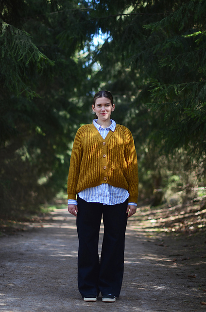 Ravelry: Sticky Toffee Cardigan pattern by Veera Välimäki