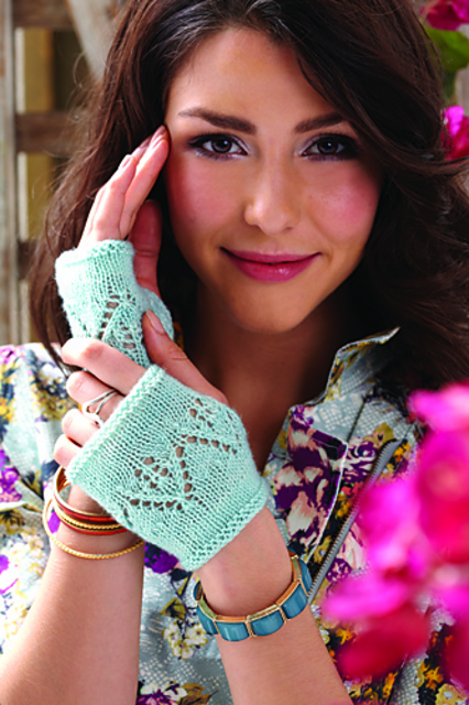 #06 Well in Hand Fingerless Gloves