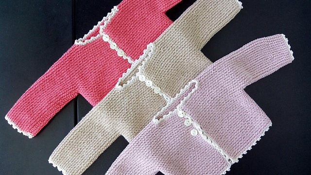 Three buttons baby cardigan