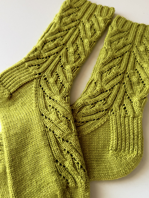 Cascade Falls Socks