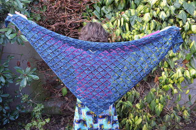 Pyramids Shawl Aran