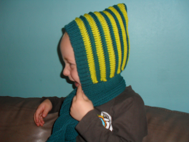 Pixie-hat with scarf or strap