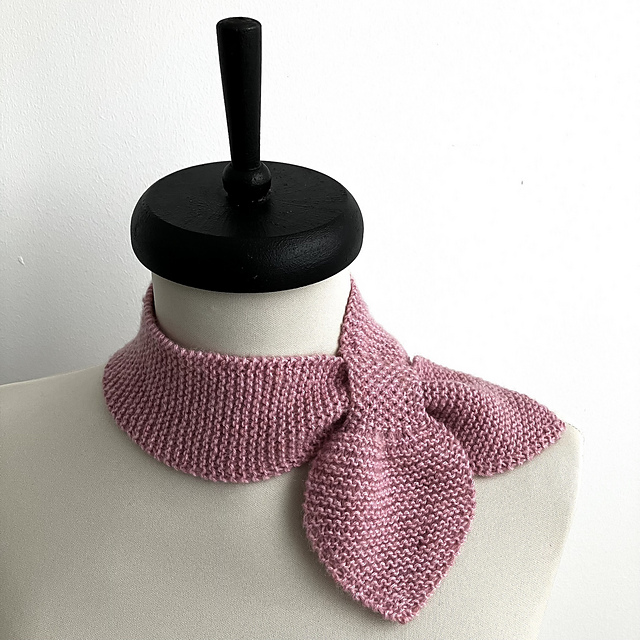 Keyhole Collar Scarf