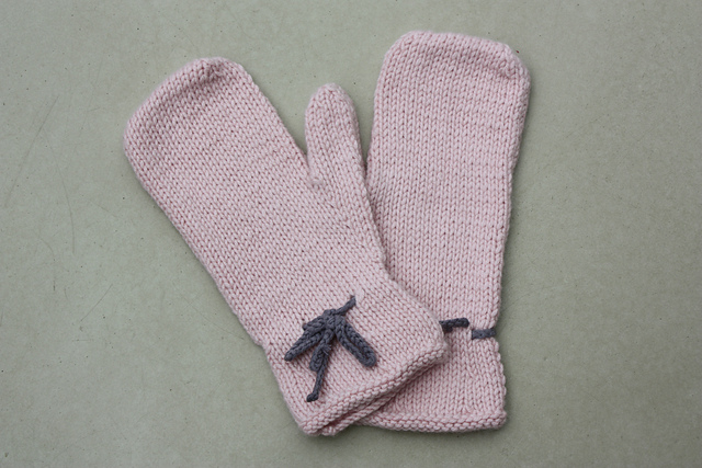 Embroidered Mitts
