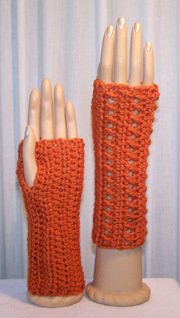 Kisses Fingerless Mitts