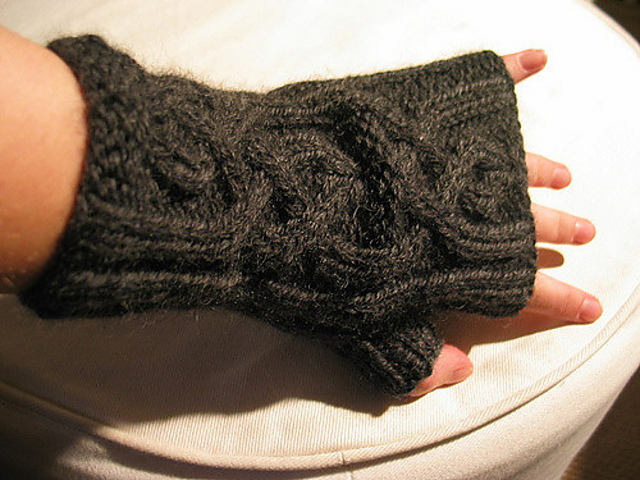 Vikingùr vantùr / Half Mitts with Viking Inspired Cables